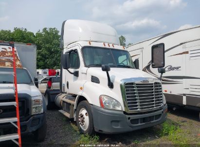 Photo FREIGHTLINER cascadia 113  .