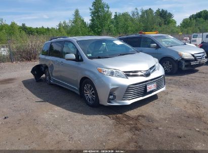 Photo TOYOTA sienna xle premium 8 passenger.