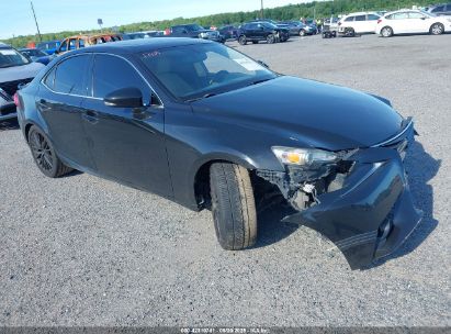 Photo LEXUS is 200t  .