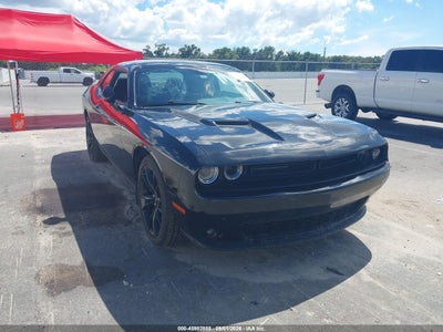 Photo DODGE challenger sxt.