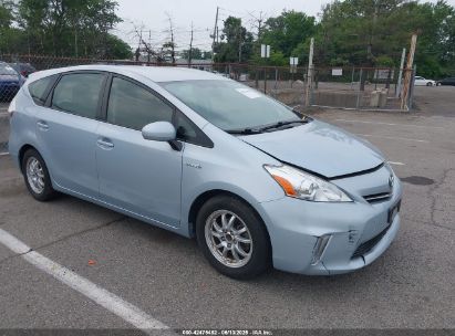 Photo TOYOTA prius v two.