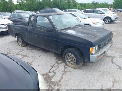 Photo NISSAN truck king cab.
