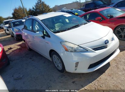 Photo TOYOTA prius v three.