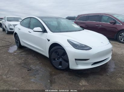 Photo TESLA model 3 rear-wheel drive.