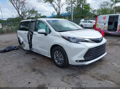 Photo TOYOTA sienna xle.