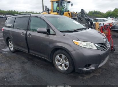 Photo TOYOTA sienna le v6.