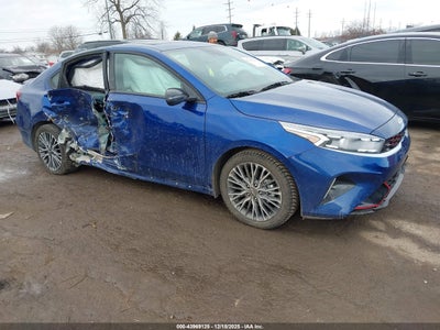 Photo KIA forte gt-line.