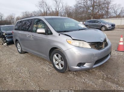 Photo TOYOTA sienna le v6 8 passenger.