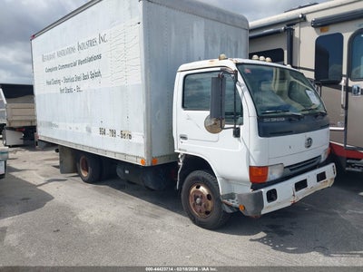 Photo NISSAN DIESEL ud1200  .