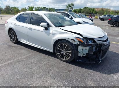 Photo TOYOTA camry se.