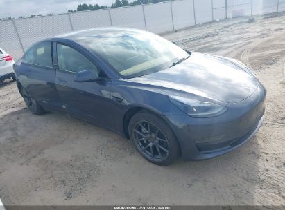 Photo TESLA model 3 rear-wheel drive.