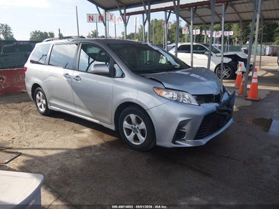 Photo TOYOTA sienna le.