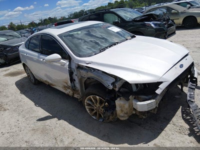 Photo FORD fusion energi titanium.