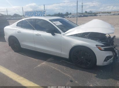 Photo VOLVO s60 b5 plus black edition.