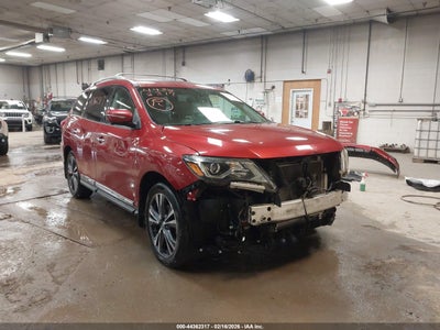 Photo NISSAN pathfinder platinum.