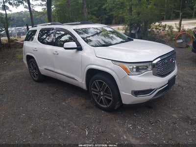 Photo GMC acadia denali.