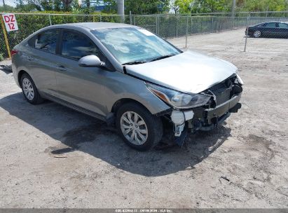 Photo HYUNDAI accent se.