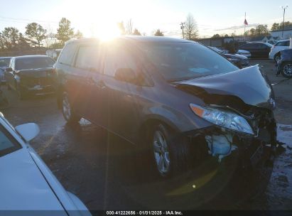 Photo TOYOTA sienna l 7 passenger.