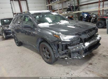 Photo SUBARU outback wilderness.