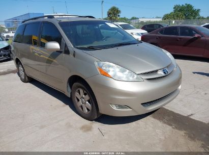Photo TOYOTA sienna xle.