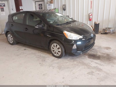 Photo TOYOTA prius c two.