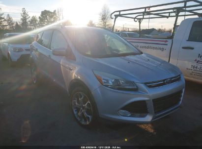 Photo FORD escape titanium.
