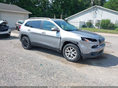 Photo JEEP cherokee latitude.