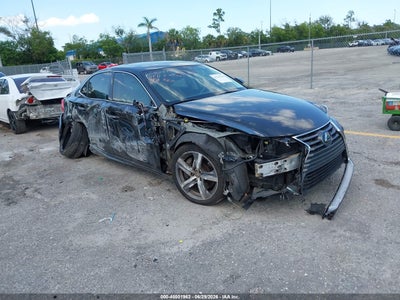 Photo LEXUS is 300  .