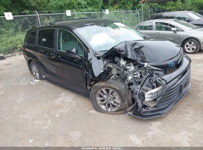 Photo TOYOTA sienna le.