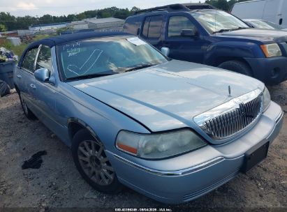 Photo LINCOLN town car signature.
