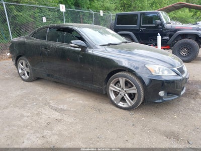Photo LEXUS is 250c  .