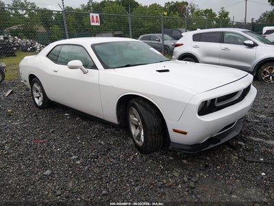 Photo DODGE challenger sxt.
