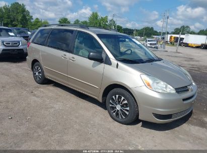 Photo TOYOTA sienna le.
