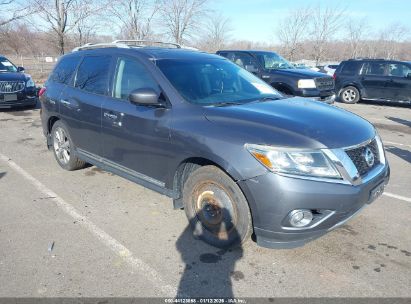 Photo NISSAN pathfinder platinum.