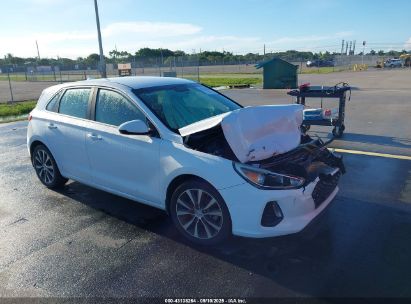 Photo HYUNDAI elantra gt  .