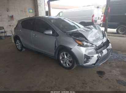 Photo TOYOTA prius c four.