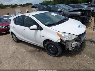 Photo TOYOTA prius c three.