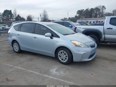 Photo TOYOTA prius v two.
