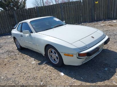 Photo PORSCHE 944  .