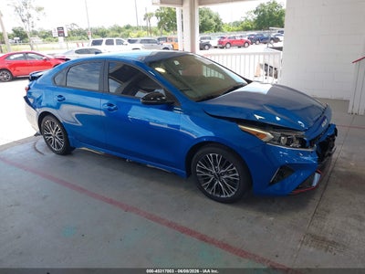 Photo KIA forte gt-line.