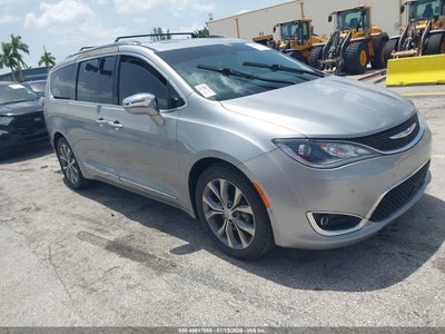 Photo CHRYSLER pacifica limited.
