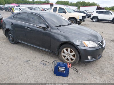 Photo LEXUS is 250  .