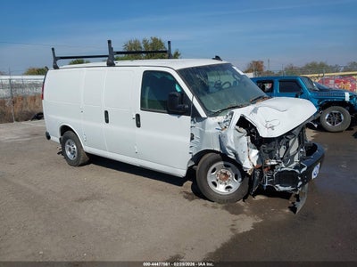 Photo GMC savana cargo rwd 3500 regular wheelbase work van.