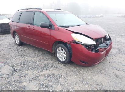 Photo TOYOTA sienna le.