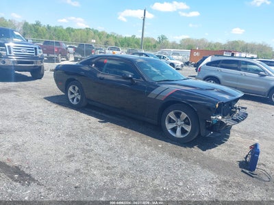 Photo DODGE challenger sxt.
