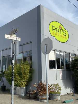 Photo Pat’s Garage