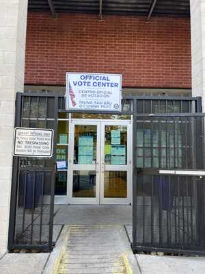Photo Dallas Public Library: Oak Lawn Branch