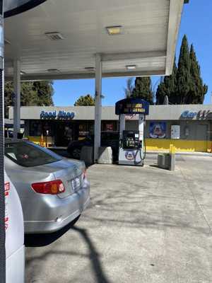 Photo San Leandro Gas & Car Wash