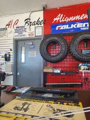 Photo Menaul Tire & Service