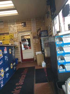 Photo Gene Finks Tire